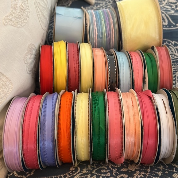 VARIOUS SPOOLS OF RIBBON - Picture 3 of 5